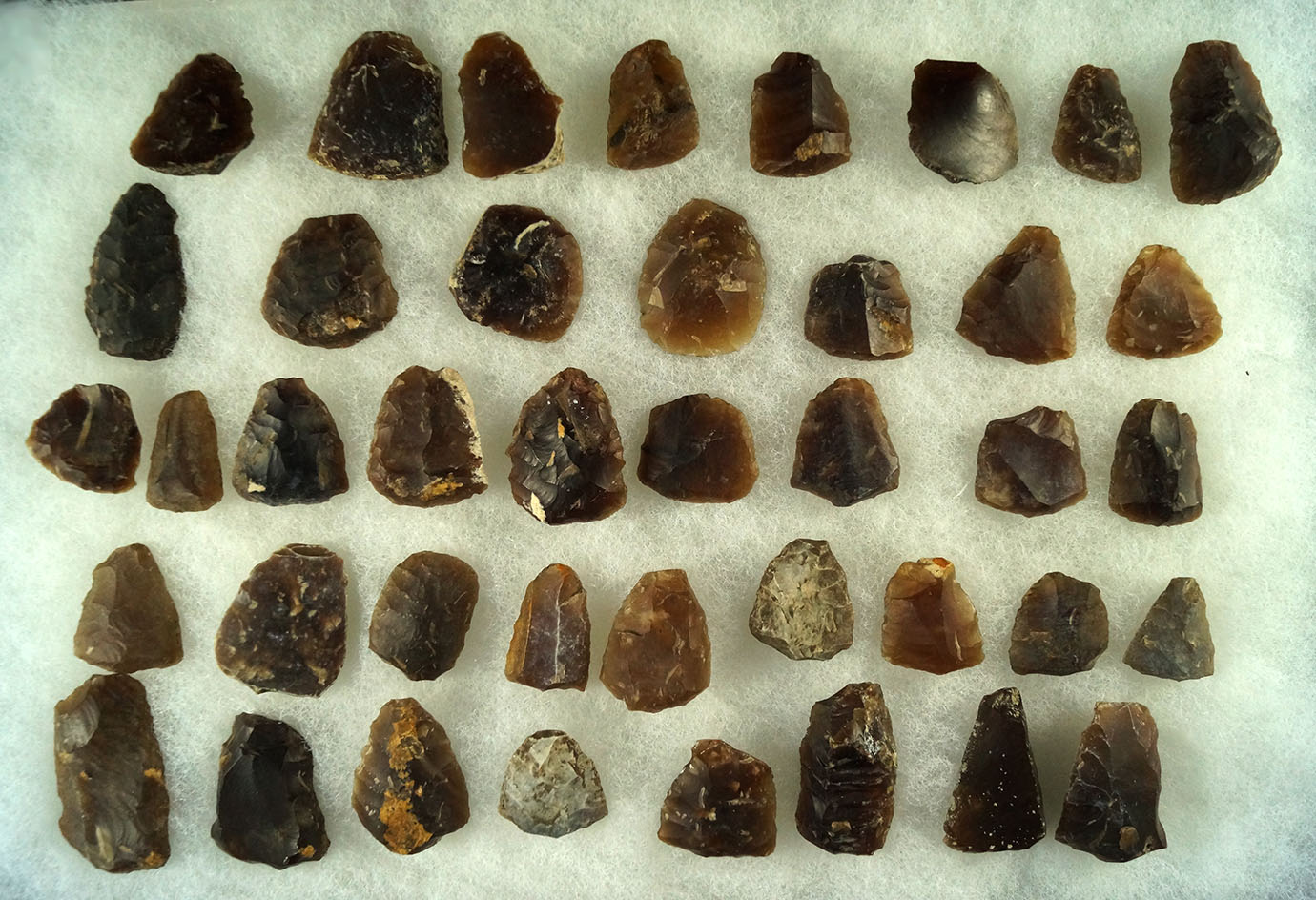 Large group of Knife River Flint scrapers found in the Dakotas. Largest is 1 1/2".