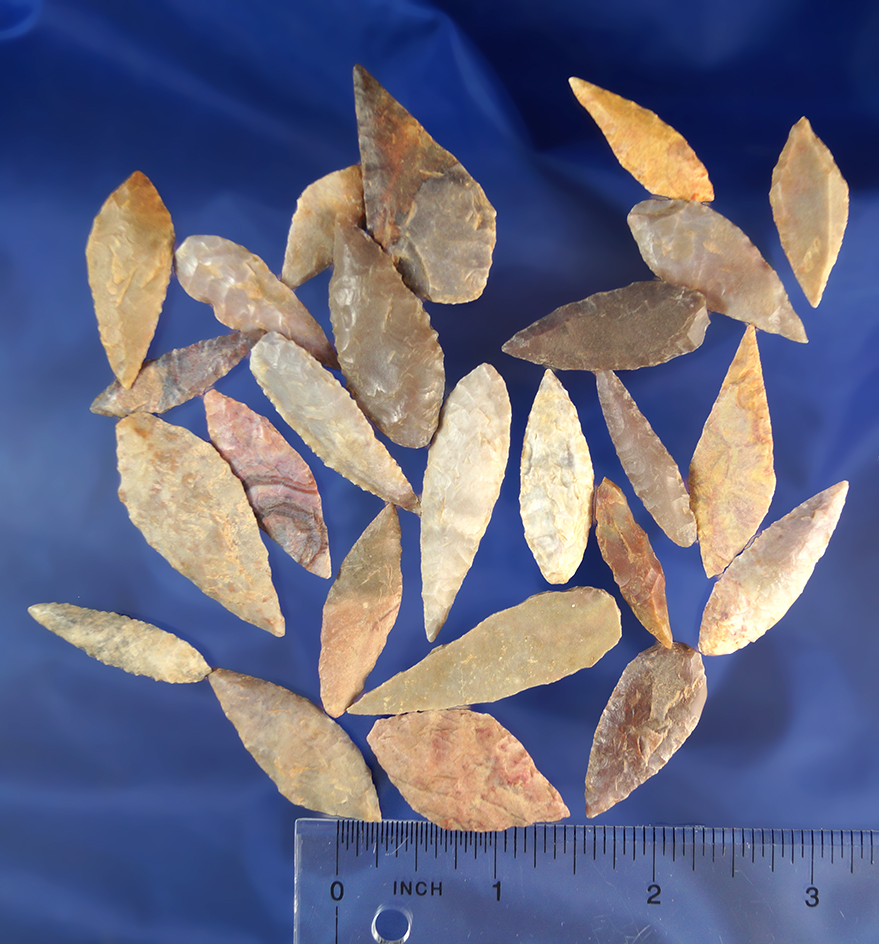 Set of 25 African Neolithic Leaf Points found in the northern Sahara region.