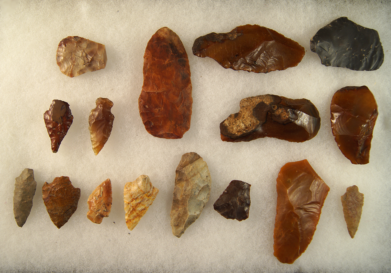 Group of 16 assorted Western U.S. Knives, scrapers, arrowheads. Largest is 3 1/16".