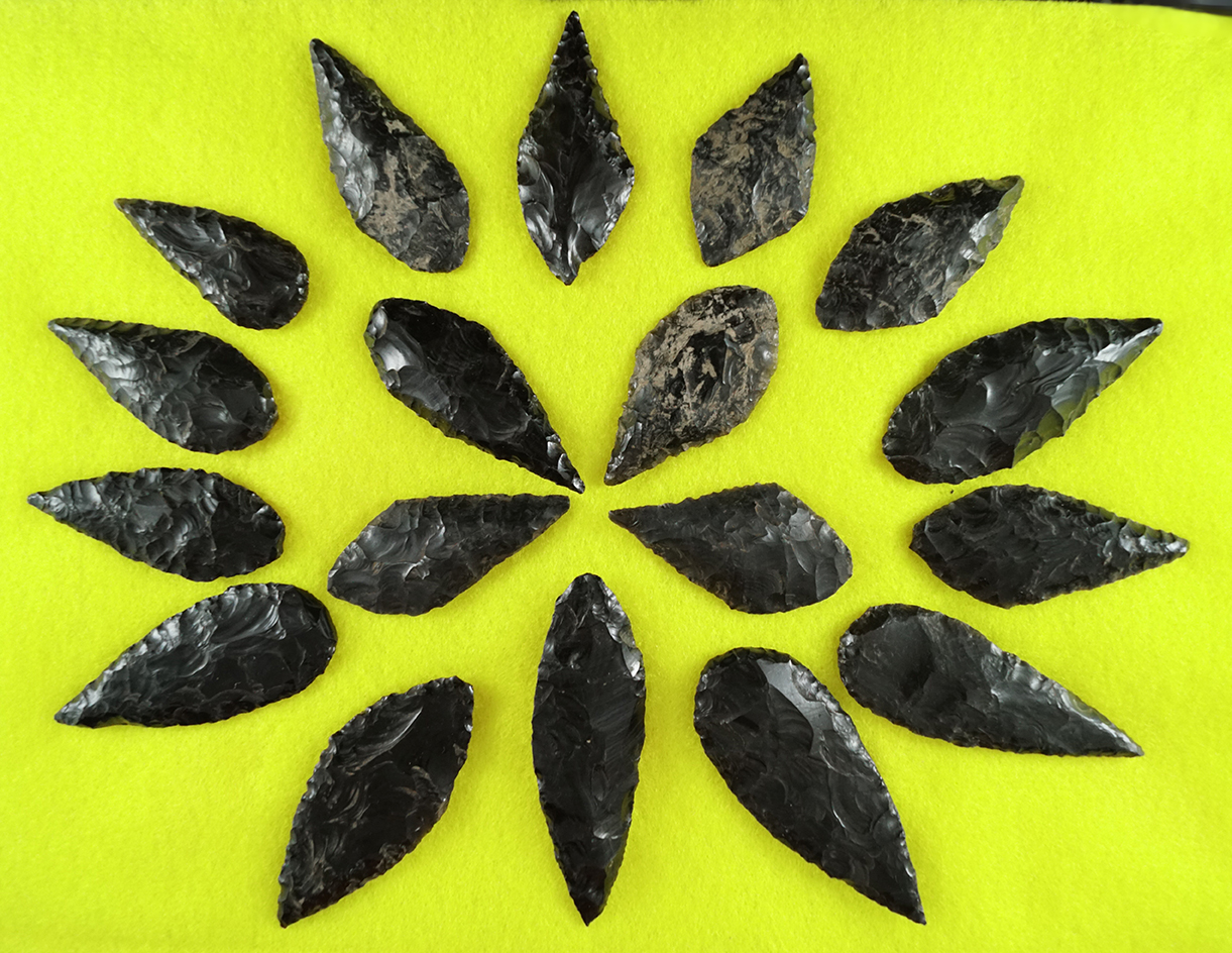 Nice cache of 18 obsidian Blades found in Santa Barbara California, largest is 2 3/4".