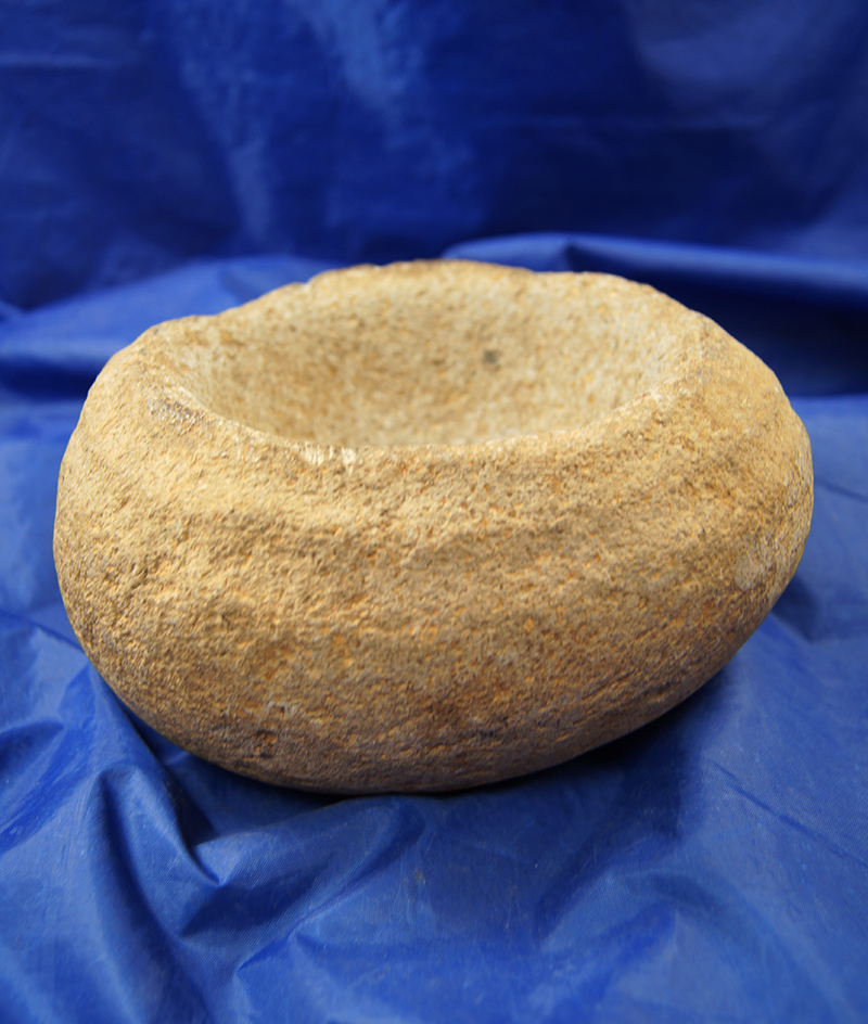 Nicely styled 6 3/8" wide Columbia River stone bowl in excellent condition.