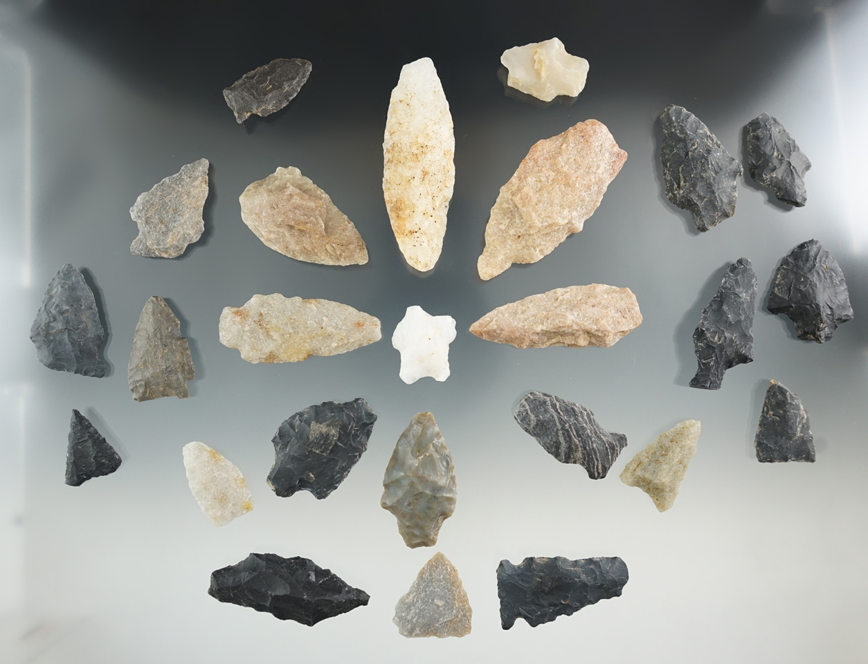 25 assorted Points from Berks and Bucks Co., Pennsylvania, in various conditions. Largest is 2 5/8".