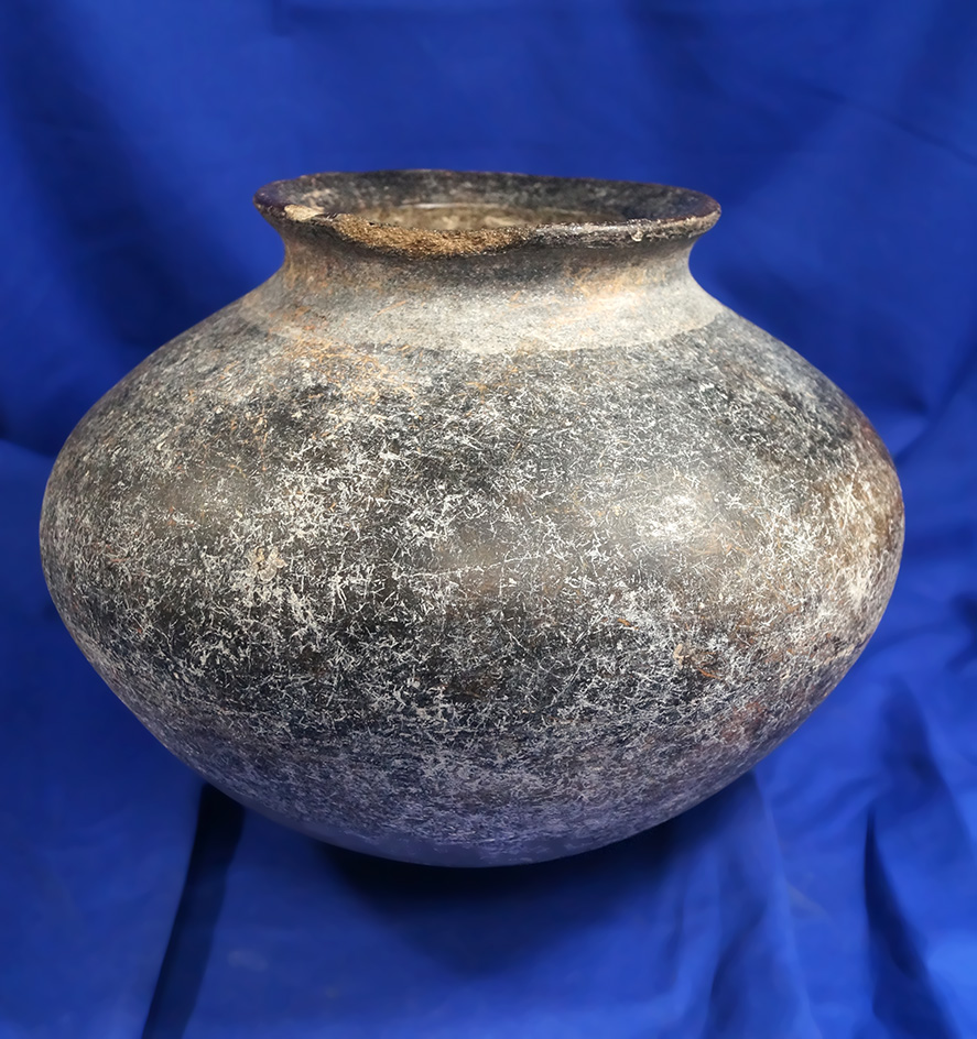 8 3/4" wide pre-Columbian pottery vessel which makes a nice display item.