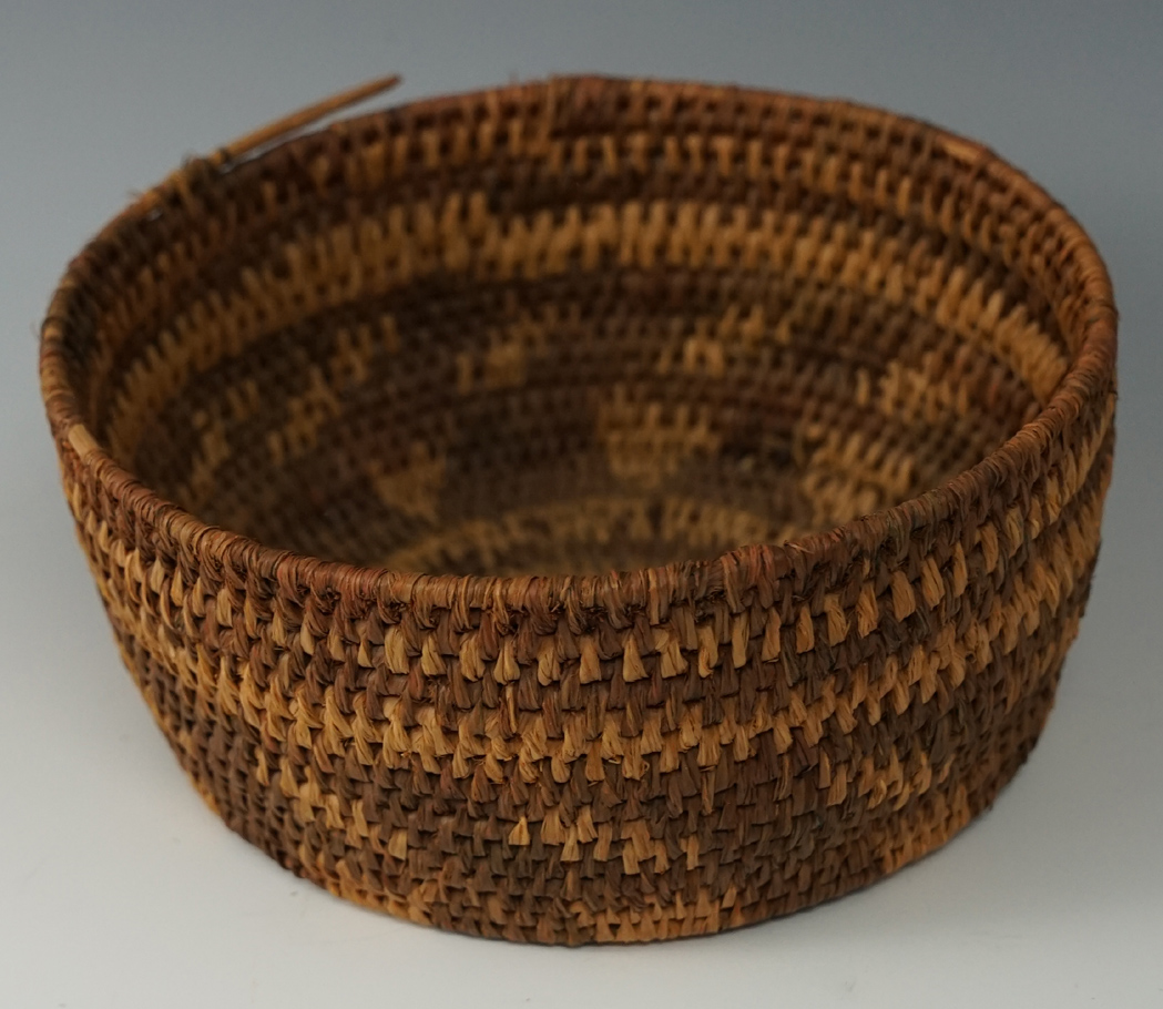 4 7/8" nicely woven bowl in good condition.