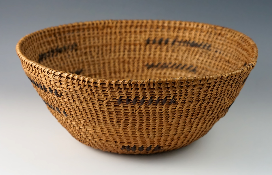 Nicely woven 9 5/8" basket in excellent condition.