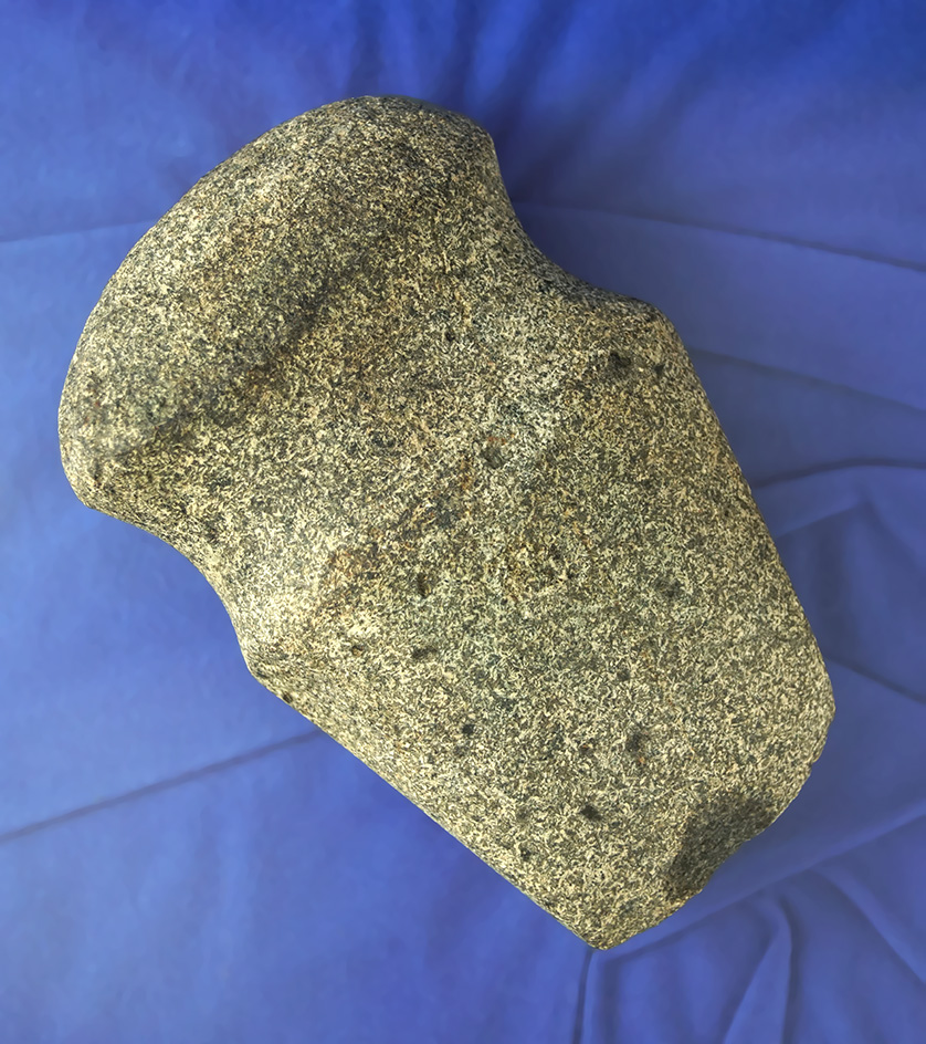 5 1/2" full grooved Axe - Michigan. One side has a nick to the bit, but still displays very well.