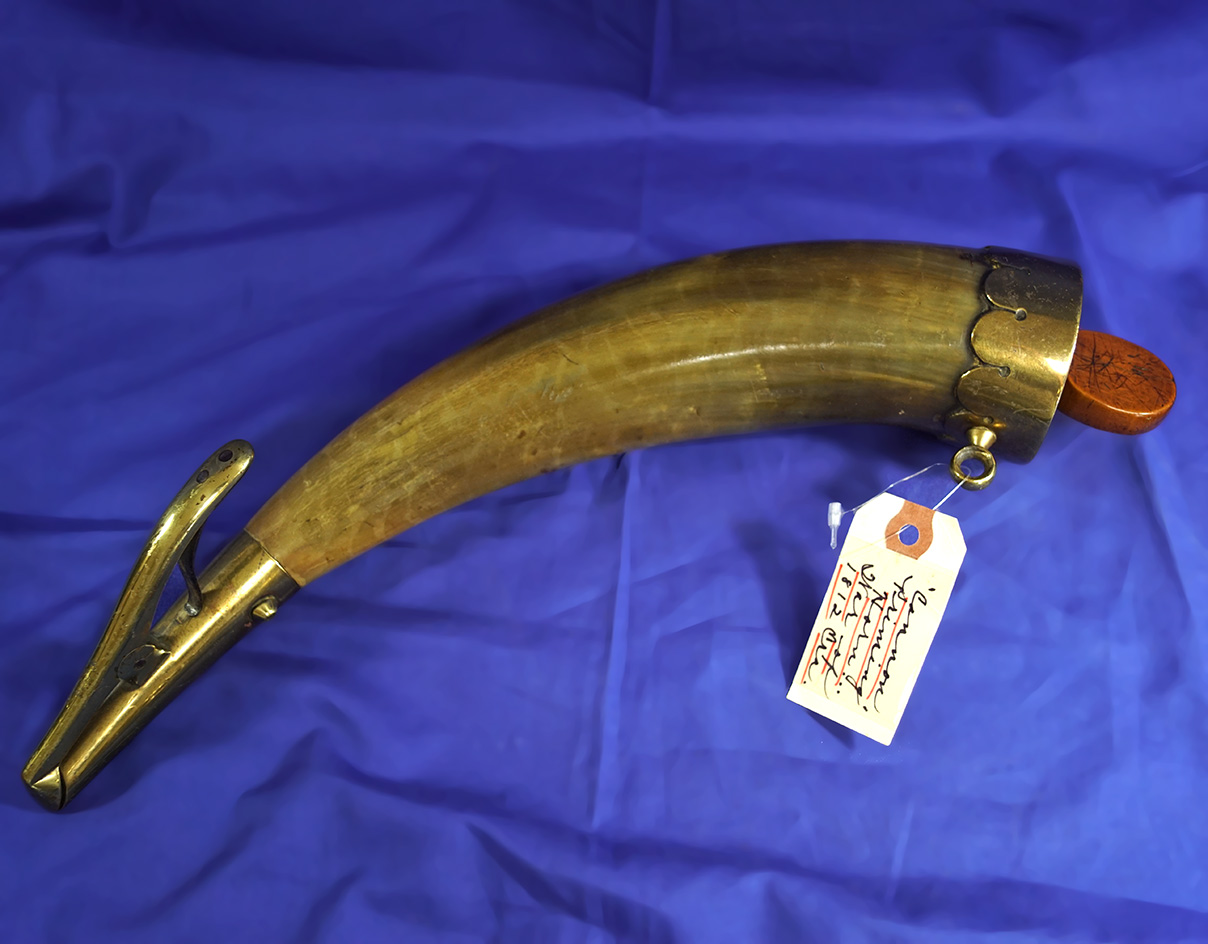 Very well-crafted vintage Cannon priming Horn from the 1800s. Nice brass hardware.