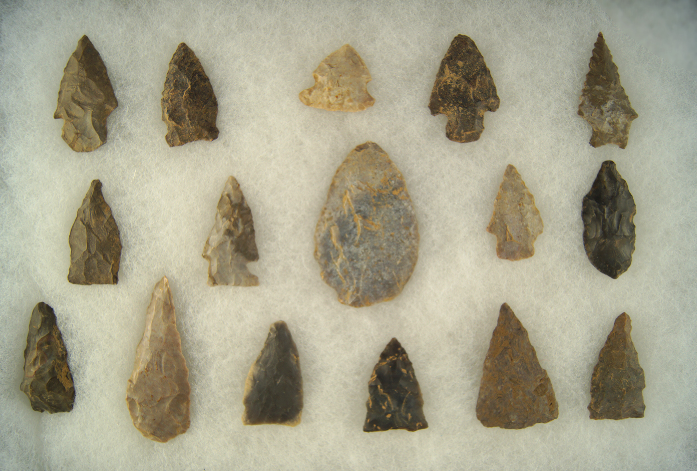 Set of 16 assorted Arrowheads and Knives, largest is 2 1/2".  Kentucky.