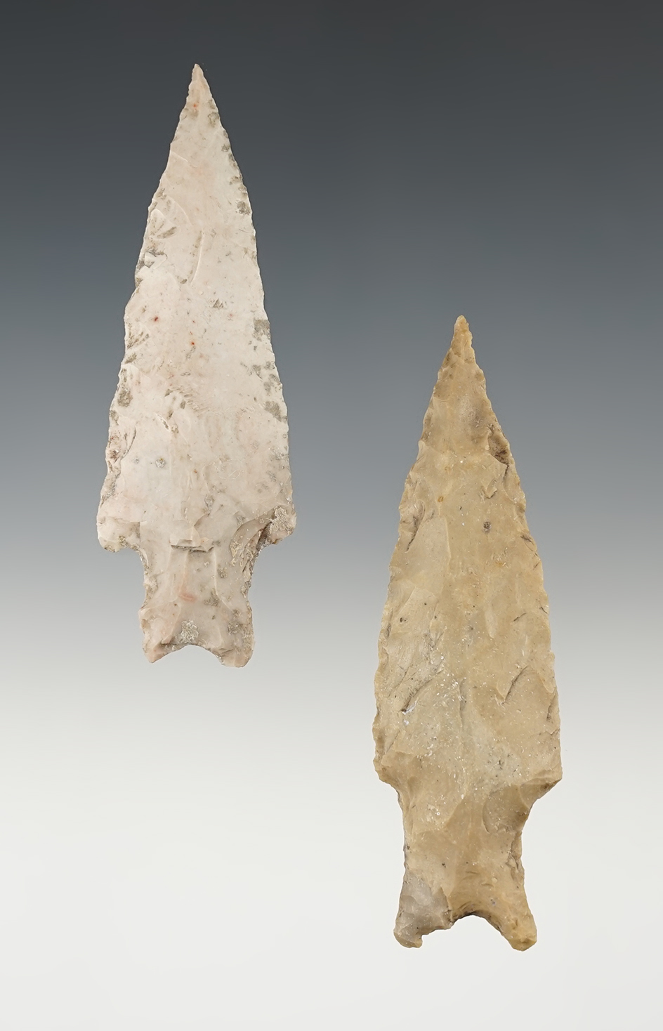 Nice pair of Texas points in good condition, largest is 3 1/2".