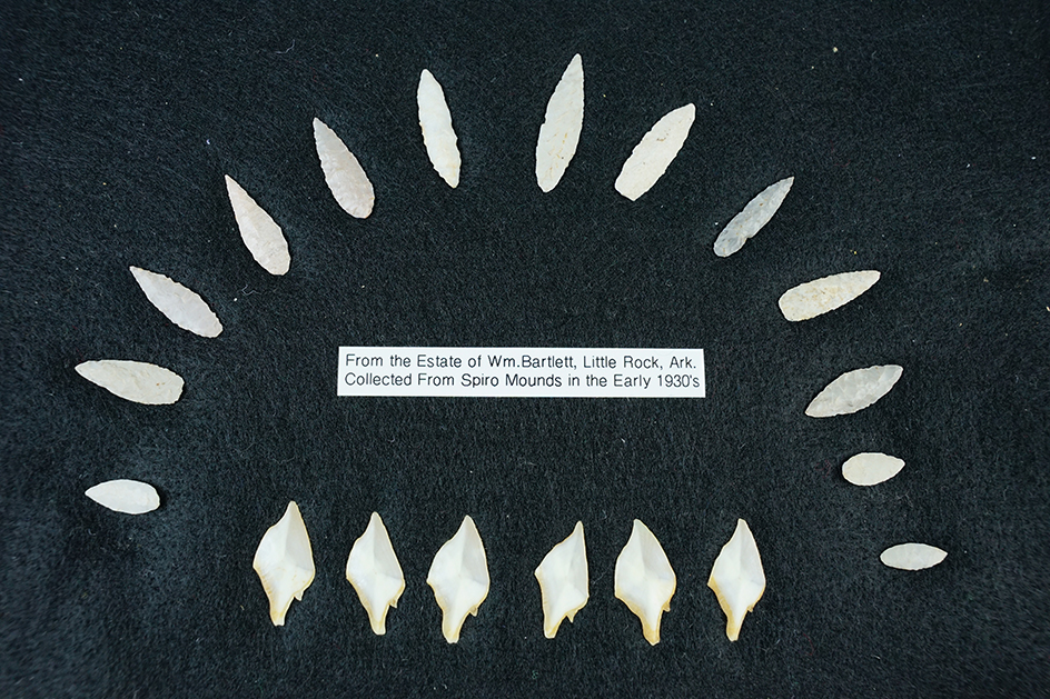 Ex. Museum! Set of 13 Nodena Points and six Gar Scale Points - Spiro Mounds in the early 1930's. 