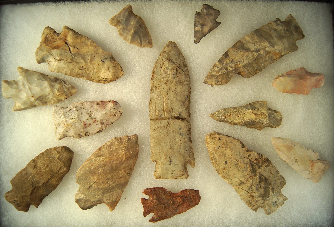 Large group of 7 Missouri   Arrowheads from Boone and Pettis Co., including a 4 1/2" Etley.