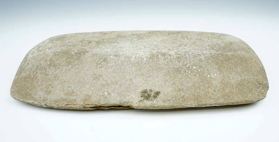 9 7/16" New Mexico Mano that is well made with a unique ridge  down the center of one side.