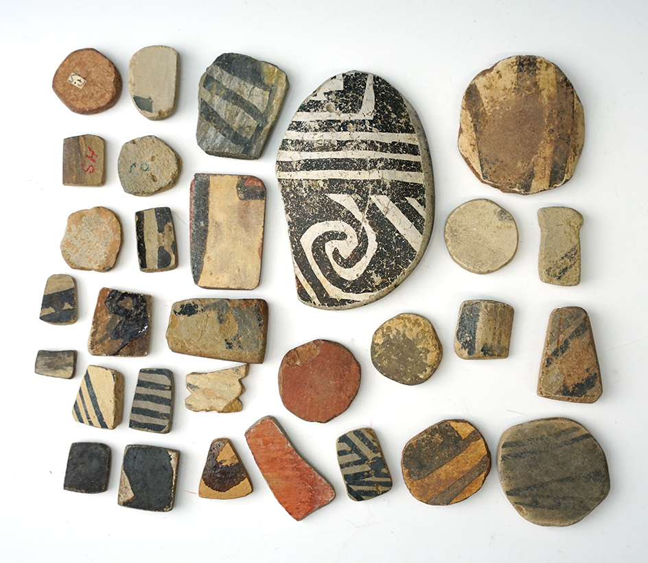 Group of 30 pottery pieces with anciently salvaged smoothed edges found in New Mexico.