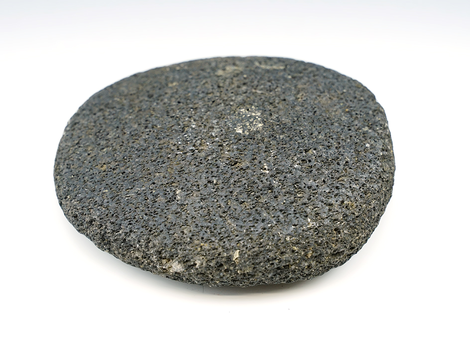 Excellent style and condition on this well used 5 3/8" wide ancient Mano found in Malheur Co., OR