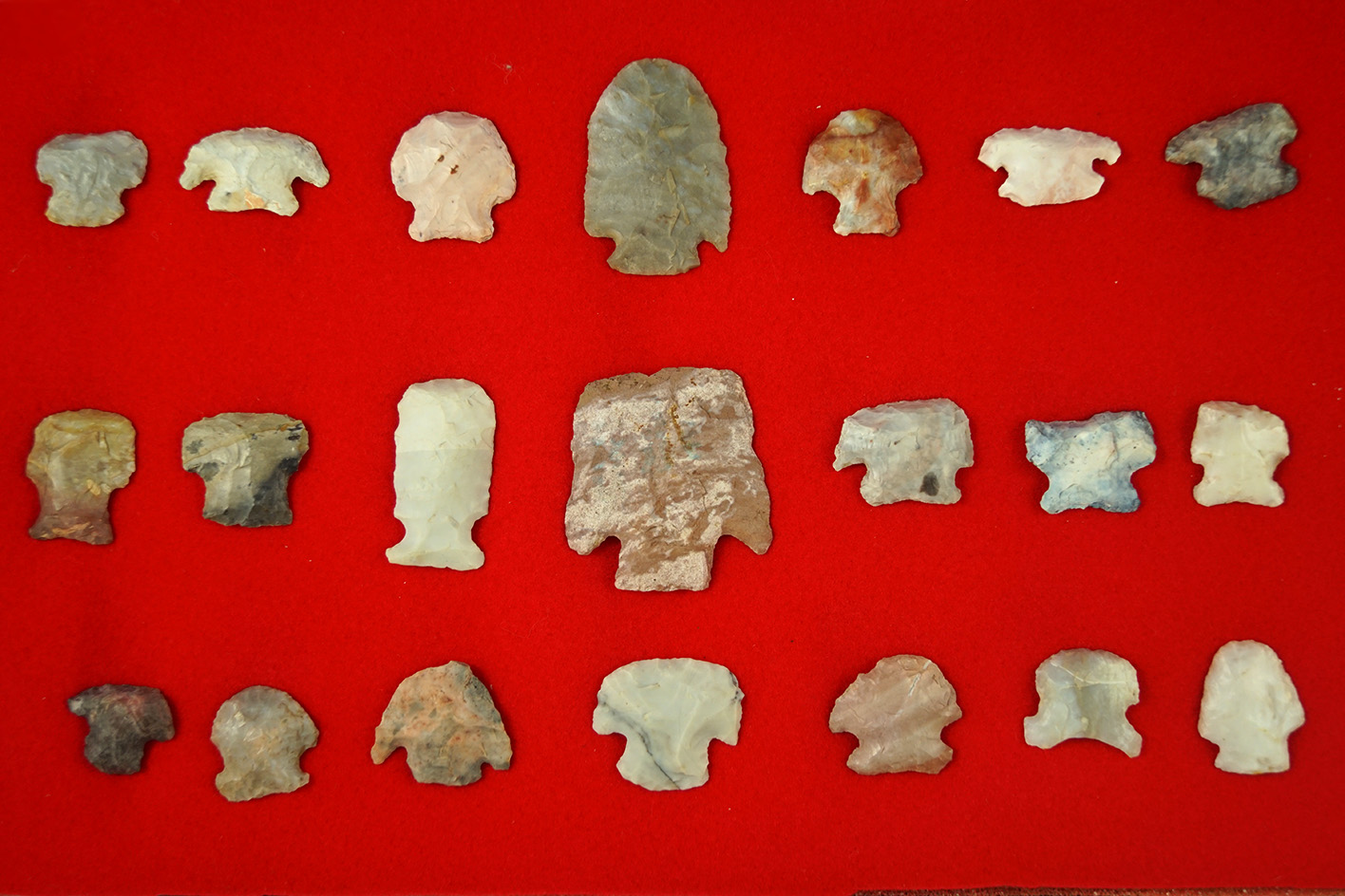 Nice set of 21 assorted hafted scrapers found in Ohio, largest is 1 7/8".