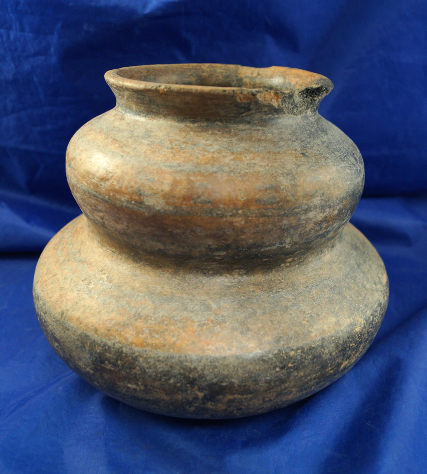 6 3/4" tall well styled pre-Columbian Compound Jar found in Central America.