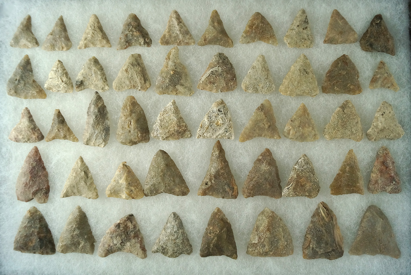 Large group of 47 Triangle points found in New Jersey, largest is 1 5/8" from an old collection.