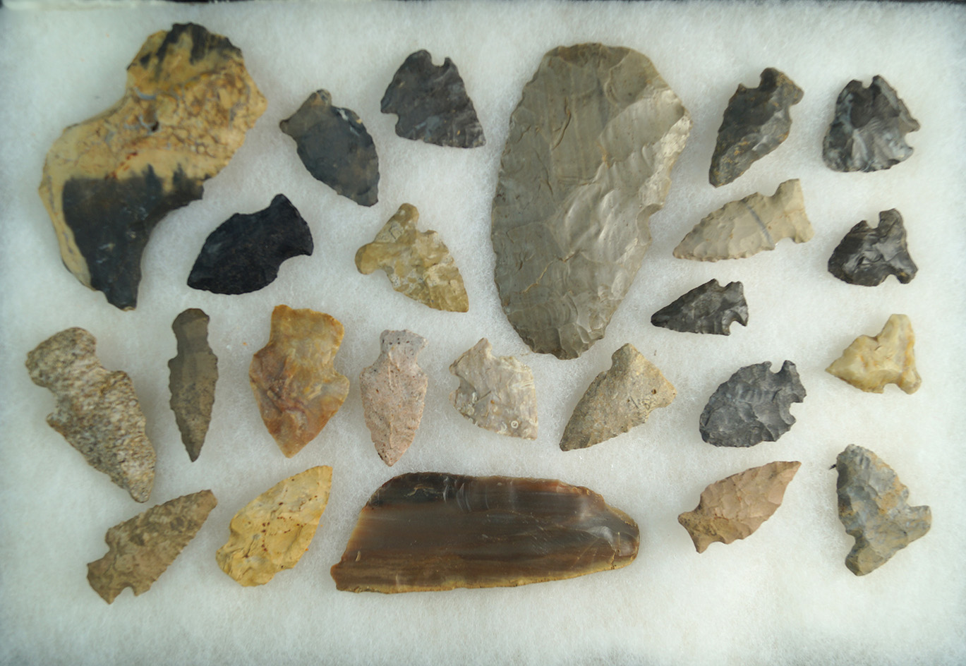 Assorted flint Points and Knives including a large Spokeshave, and a Carter Cave Flint Paleo  Knife