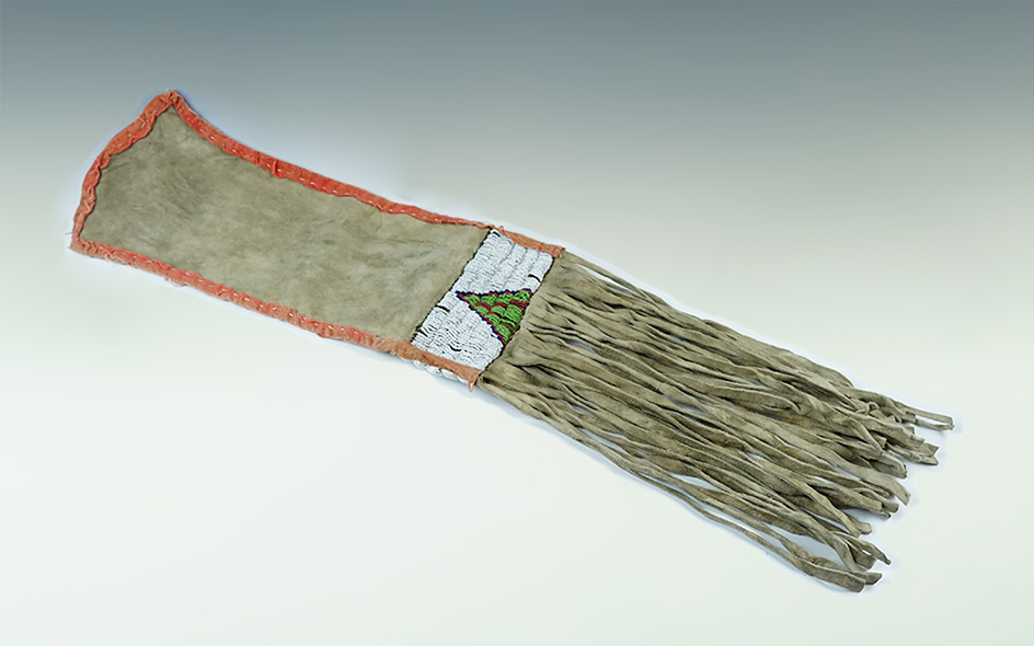 Early 1900's beaded pipe bag in very decent condition.