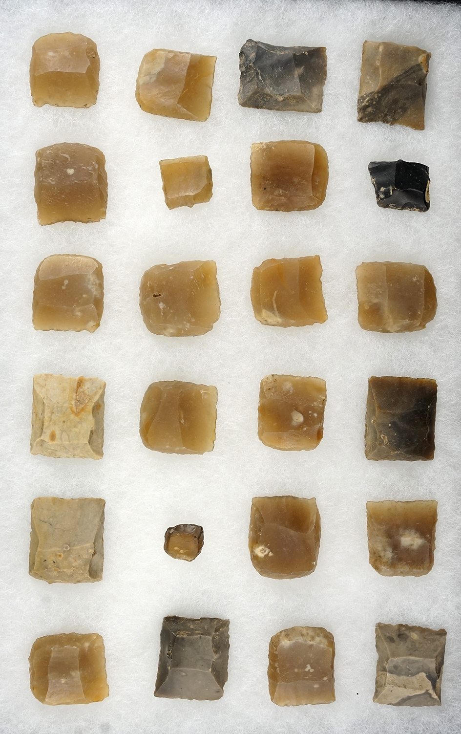 Nice set of 24 French and English Flint lock Gunflints in very nice condition - Maryland.