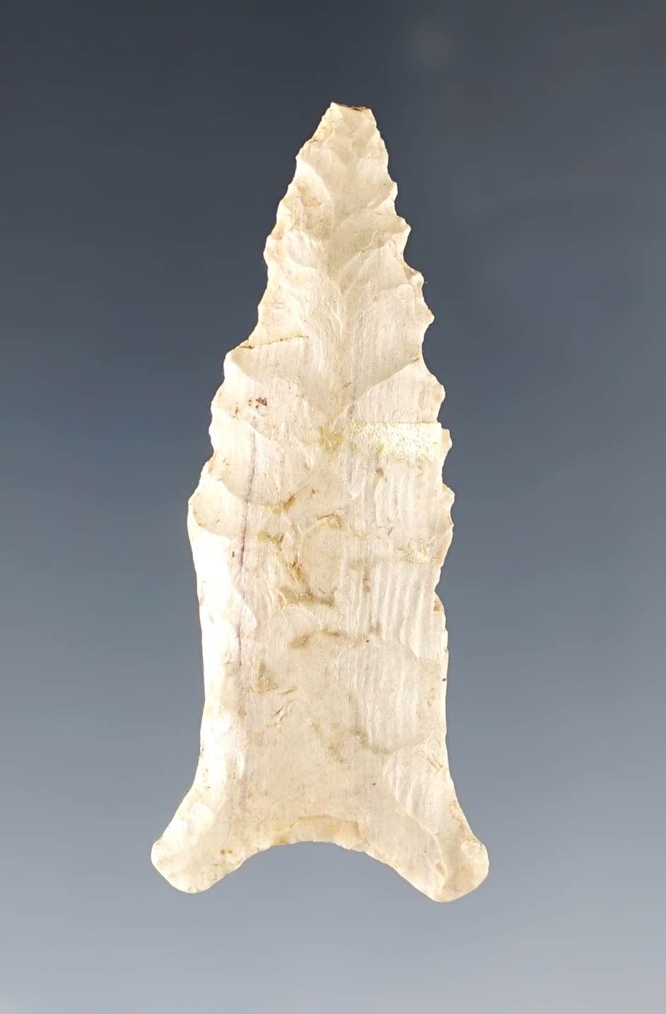 1 7/8" Paleo Beaver Lake with excellent flaking found in Kentucky. Good mineral deposits.