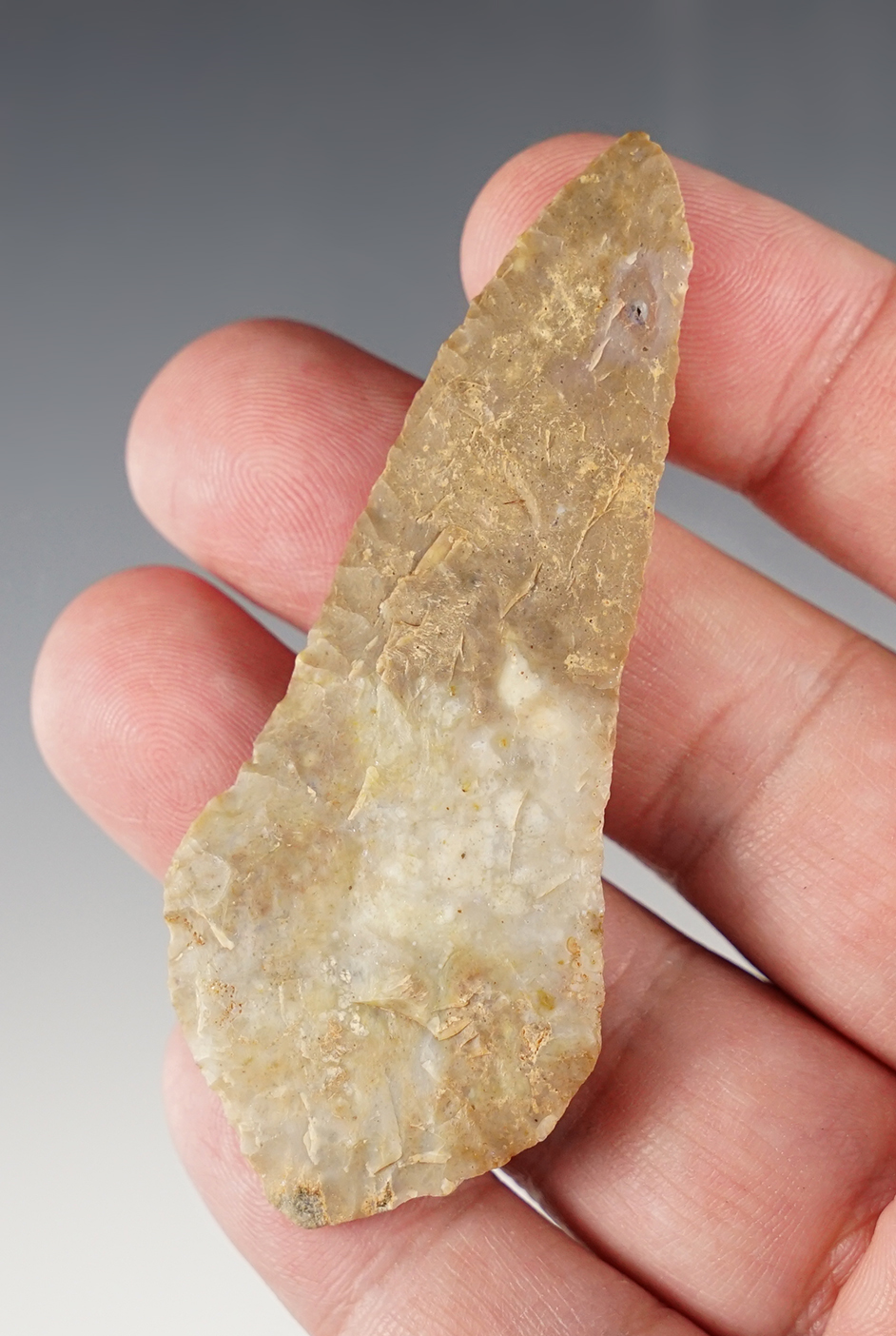 3" Shoshone Knife that is very well flaked and nicely styled. Found in Colorado.