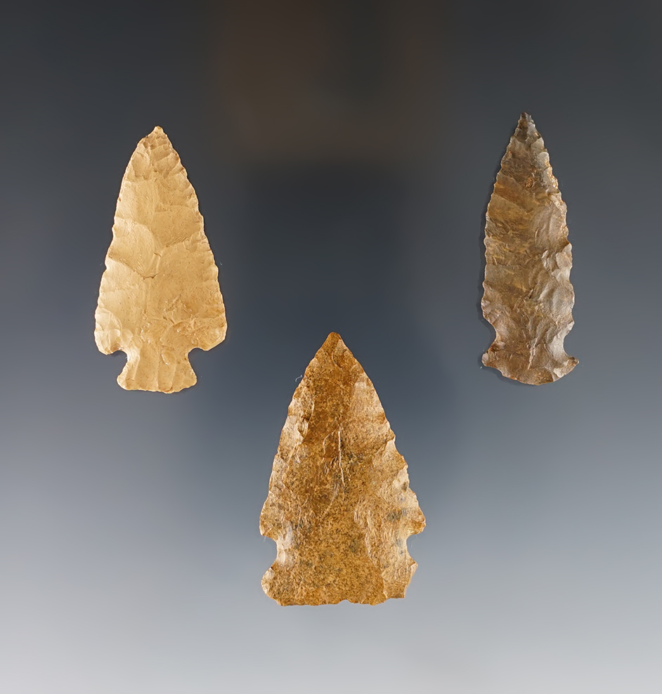Set of 3 well patinated Colorado points in great condition. The largest is 1 13/16".