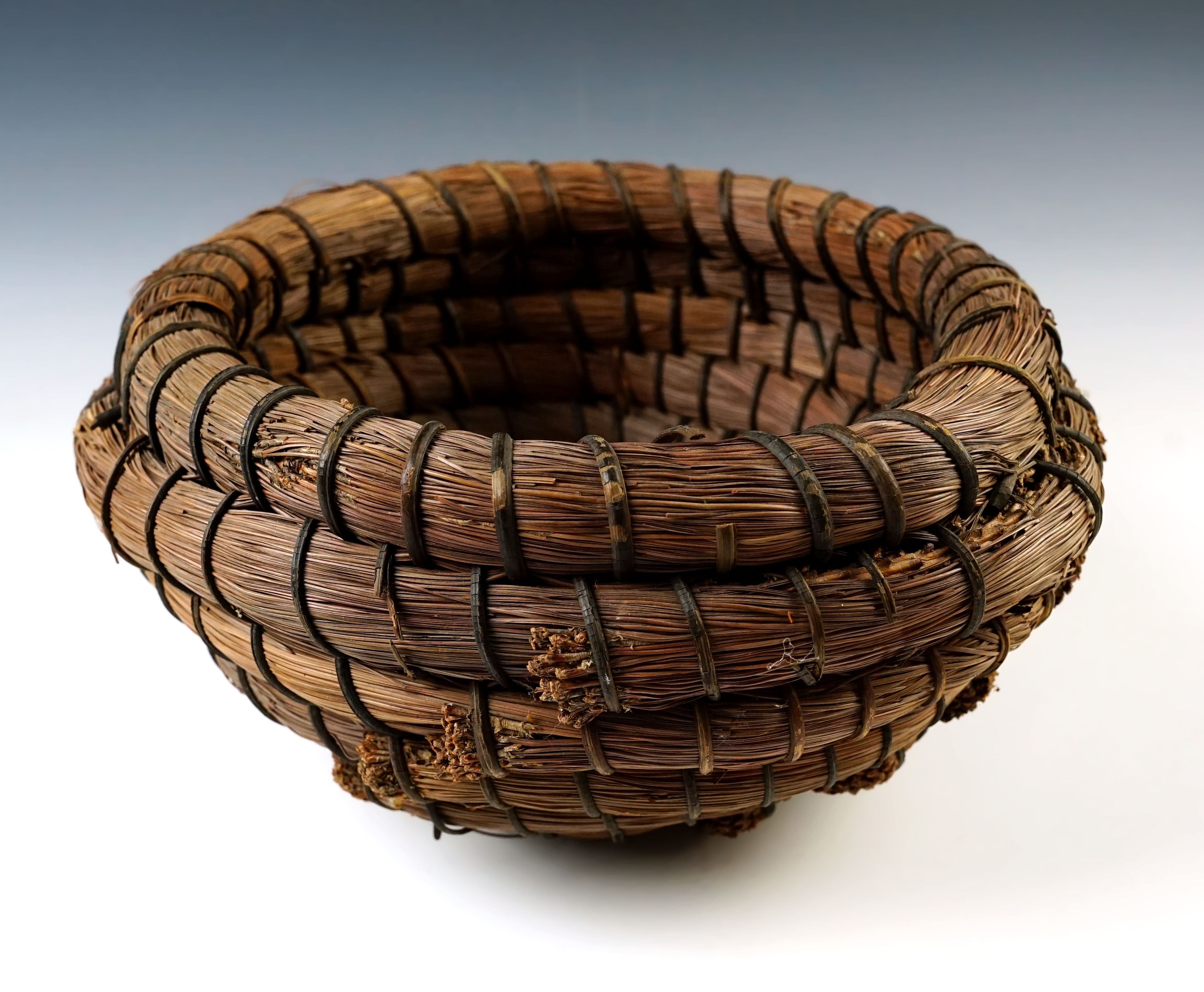 Vintage 8 1/4" wide by 5" tall Coil Pine Needle Basket