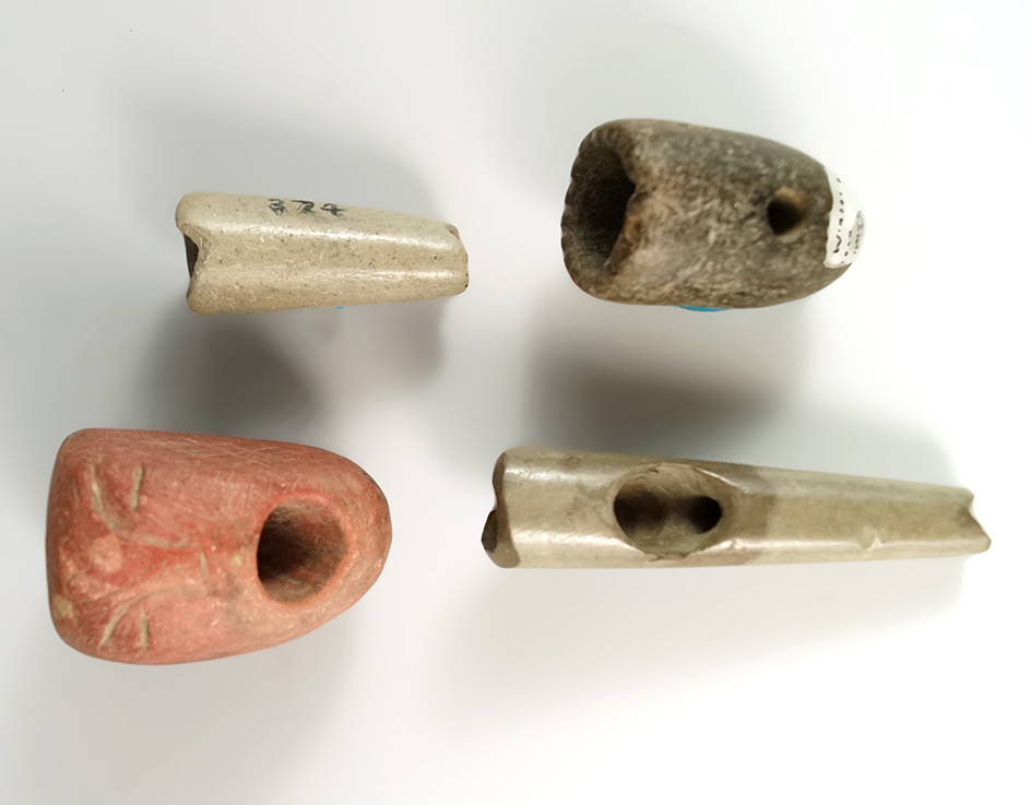 Nice set of four small tube and vasiform pipes found in New York, largest is 2 1/16".