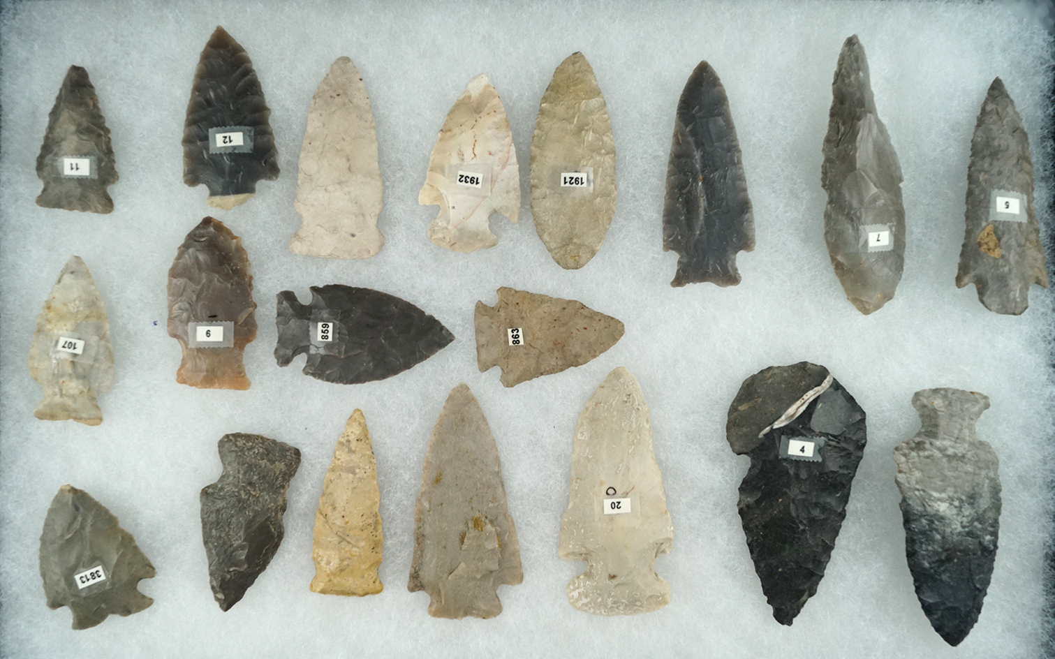 Group of 19 artifacts from the Midwestern U.S.  Largest is 3".