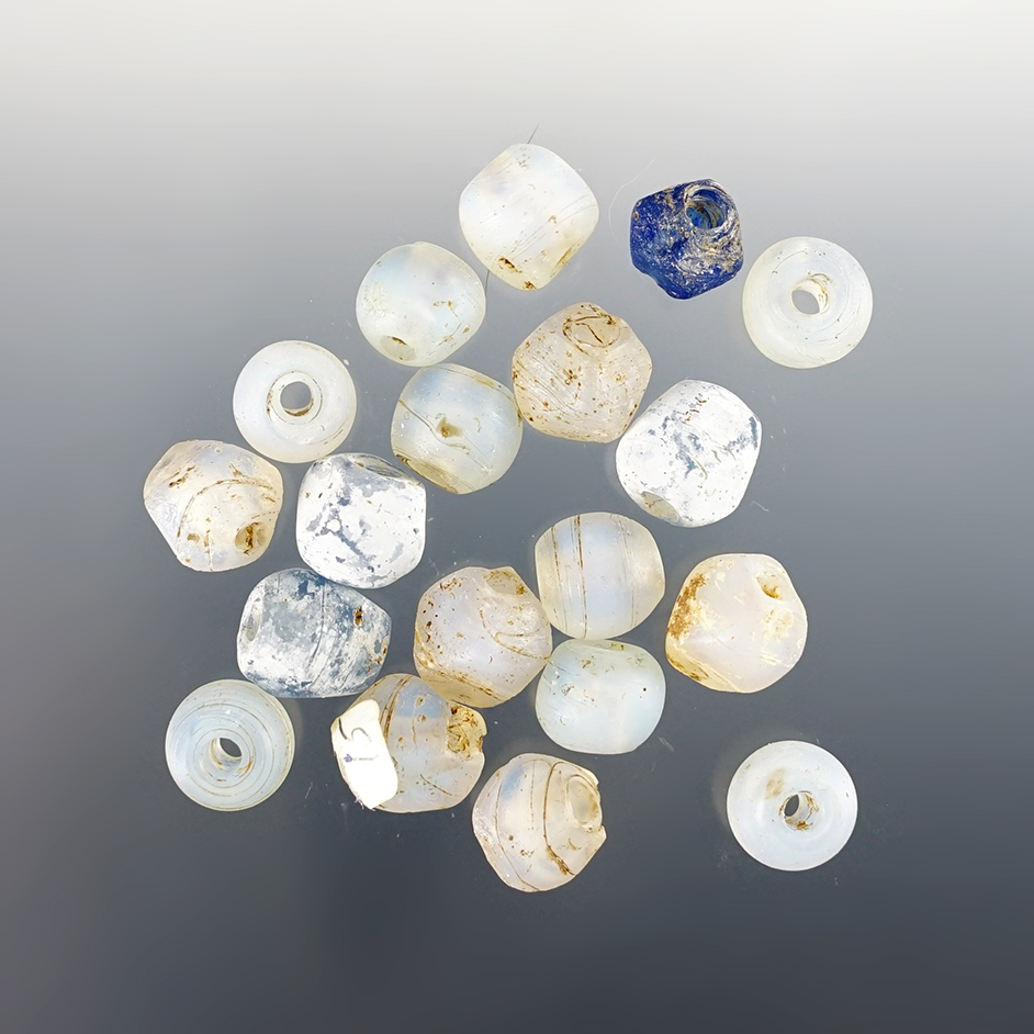 Set of 19 Beads Faceted Wire Wounds & Opalescent Wire Wounds - Geneva, New York. 