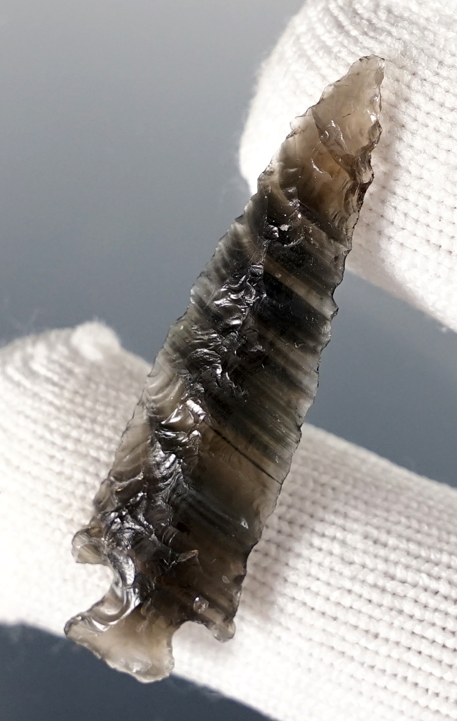 1 11/16" Obsidian Rose Springs found in Lake Co., Oregon by Hank Casiday. Bennett COA.