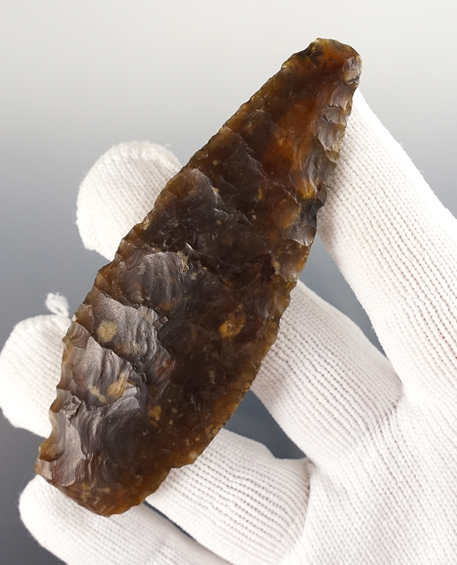 3 9/16" Scottsbluff made from Knife River Flint. Found in the Dakota's area. Stermer COA.