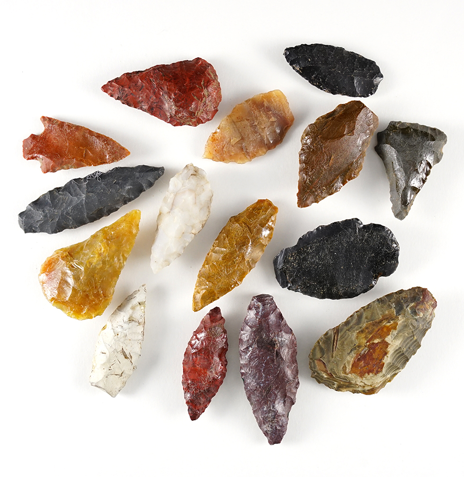 Set of 15 assorted Oregon points. Most are in good condition. The largest is 1 15/16".