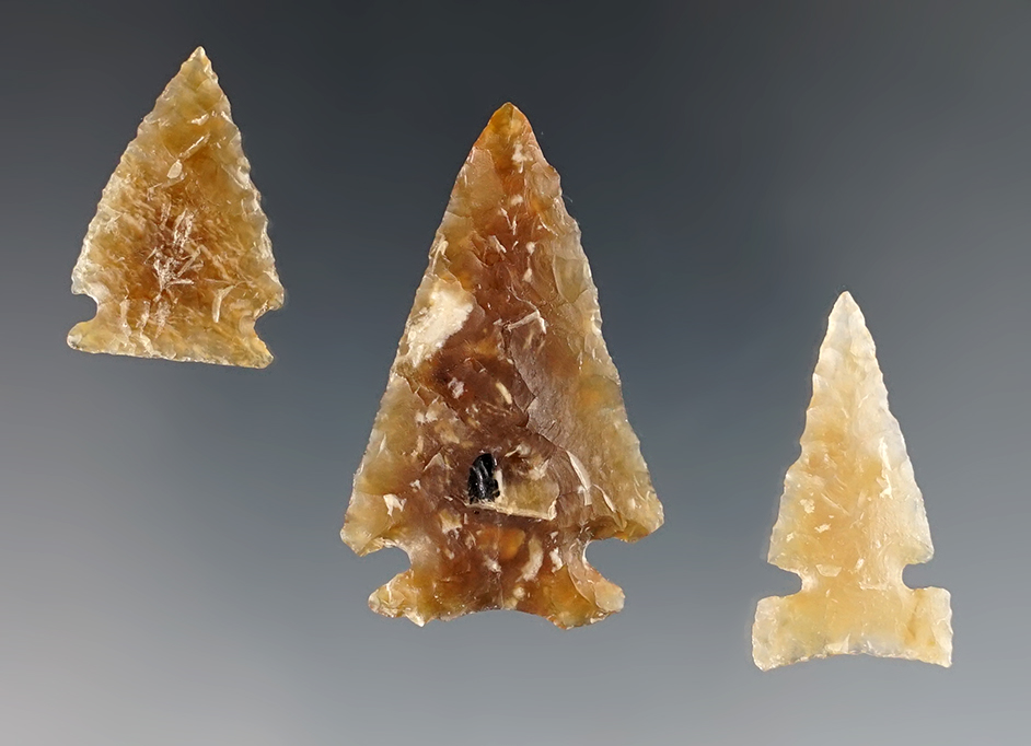 Set of 3 well made points found in the Dakotas. Excellent flaking and style on all 3. Largest is 1 1/2".
