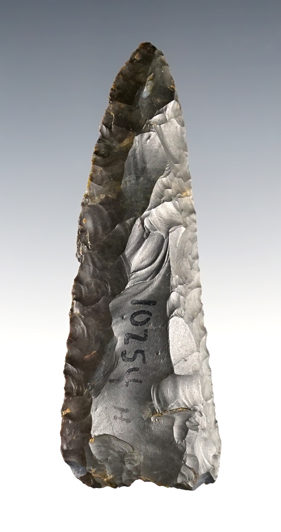 3 1/8" Ohio Paleo Knife made from Coshocton Flint. In excellent condition. Ex. Bud Baum.