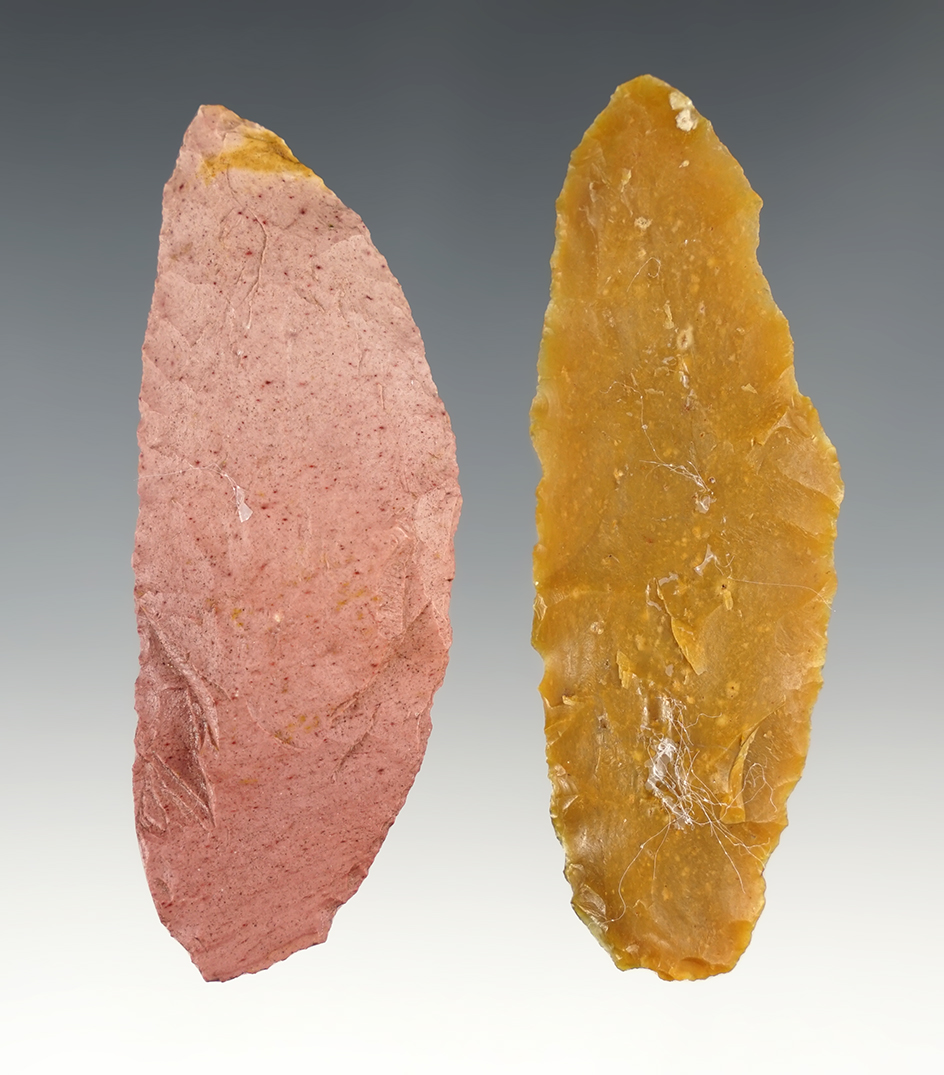 Pair of nice Oregon Knives in good condition. The largest is 3 1/4".