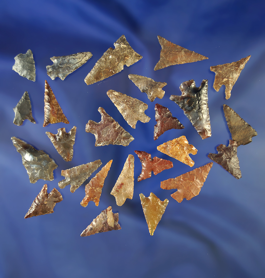 Group of 25 assorted Columbia River arrowheads, largest is 1 1/8".