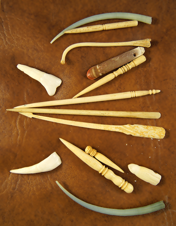 Group of assorted Ancient and contempoary bone items - largest is 5".