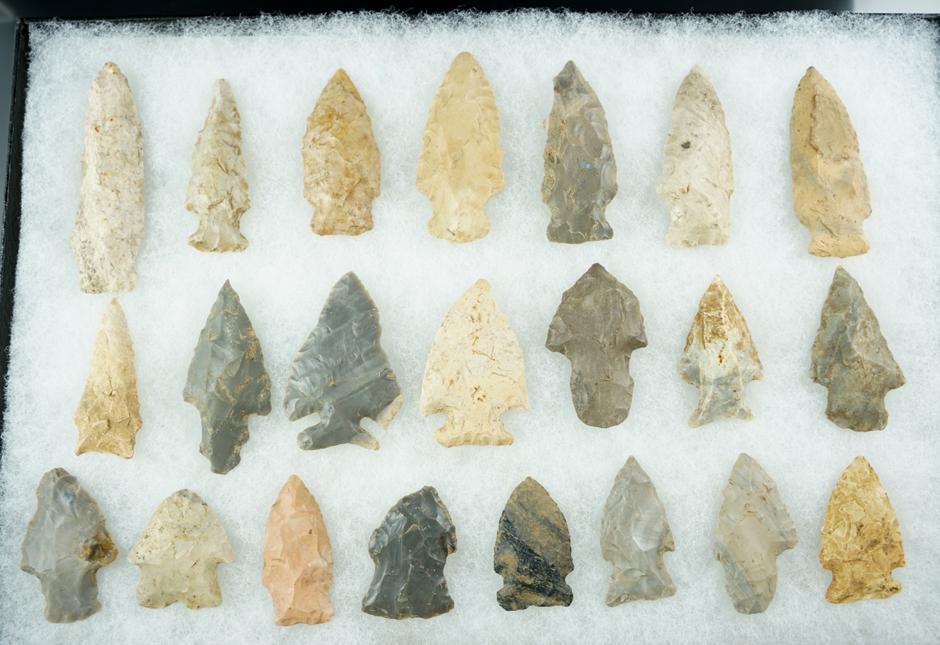 Group of 22 assorted points and knives. Found in Indiana, largest is 3".