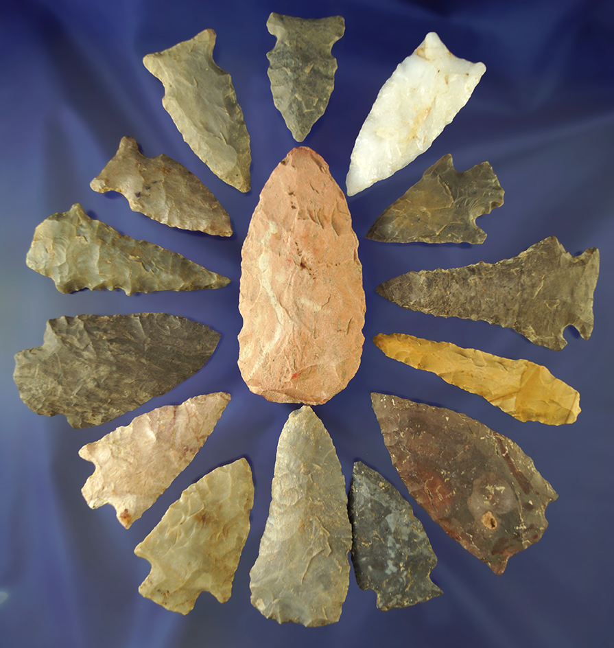 Group of 15 assorted Midwestern arrowheads, most in very nice condition. Largest is 3 3/16".
