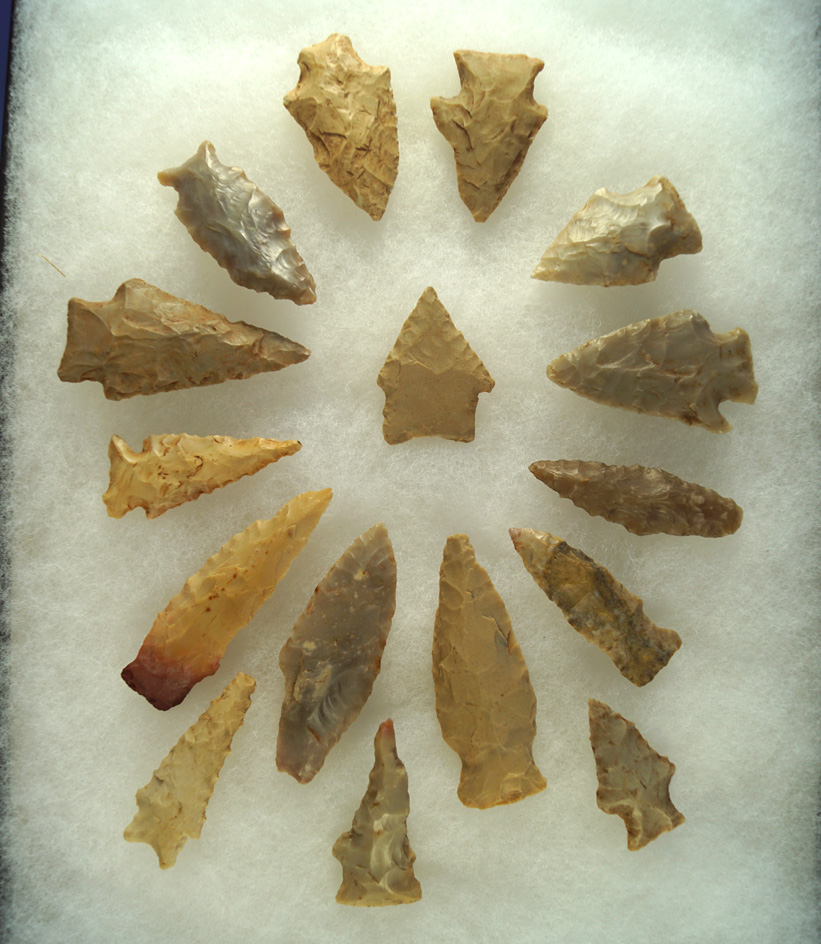 Group of 16 assorted Midwestern arrowheads, largest is 2 11/16".