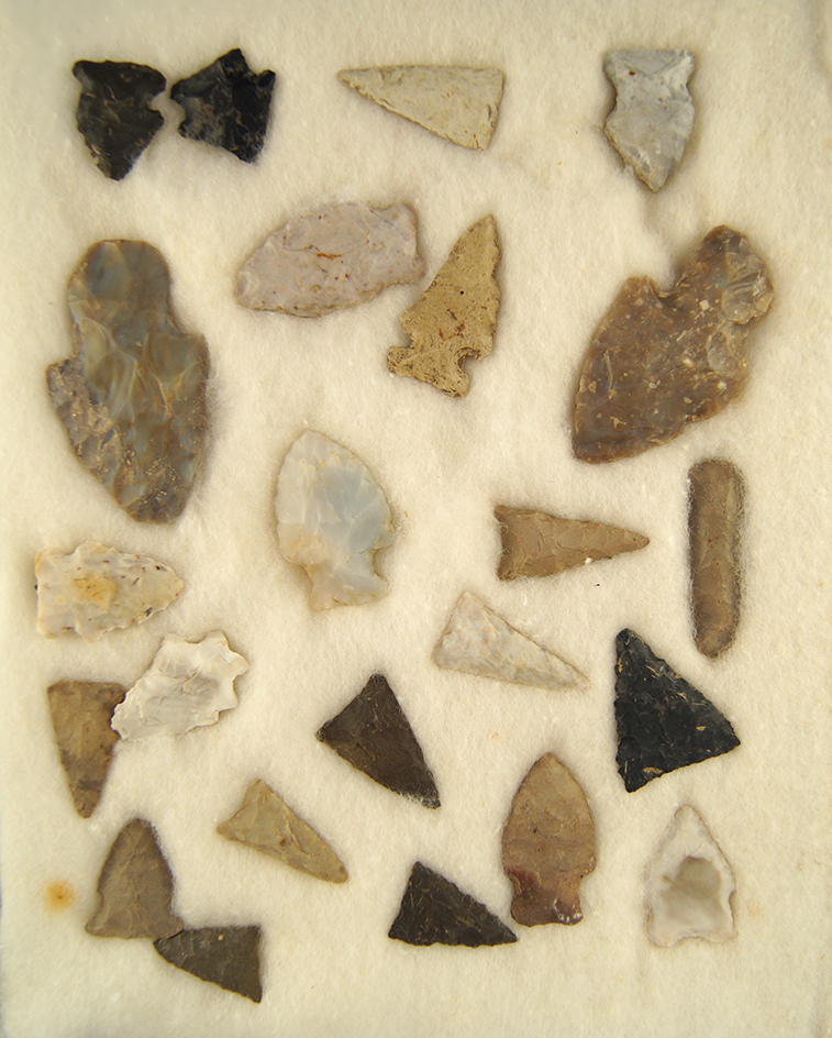 Group of assorted Midwestern Arrowheads, largest is 2".
