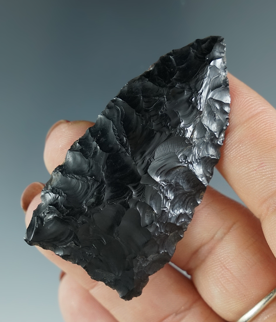 Excellent flaking on this 2 1/4" Obsidian weak stemmed Knife found in Oregon.