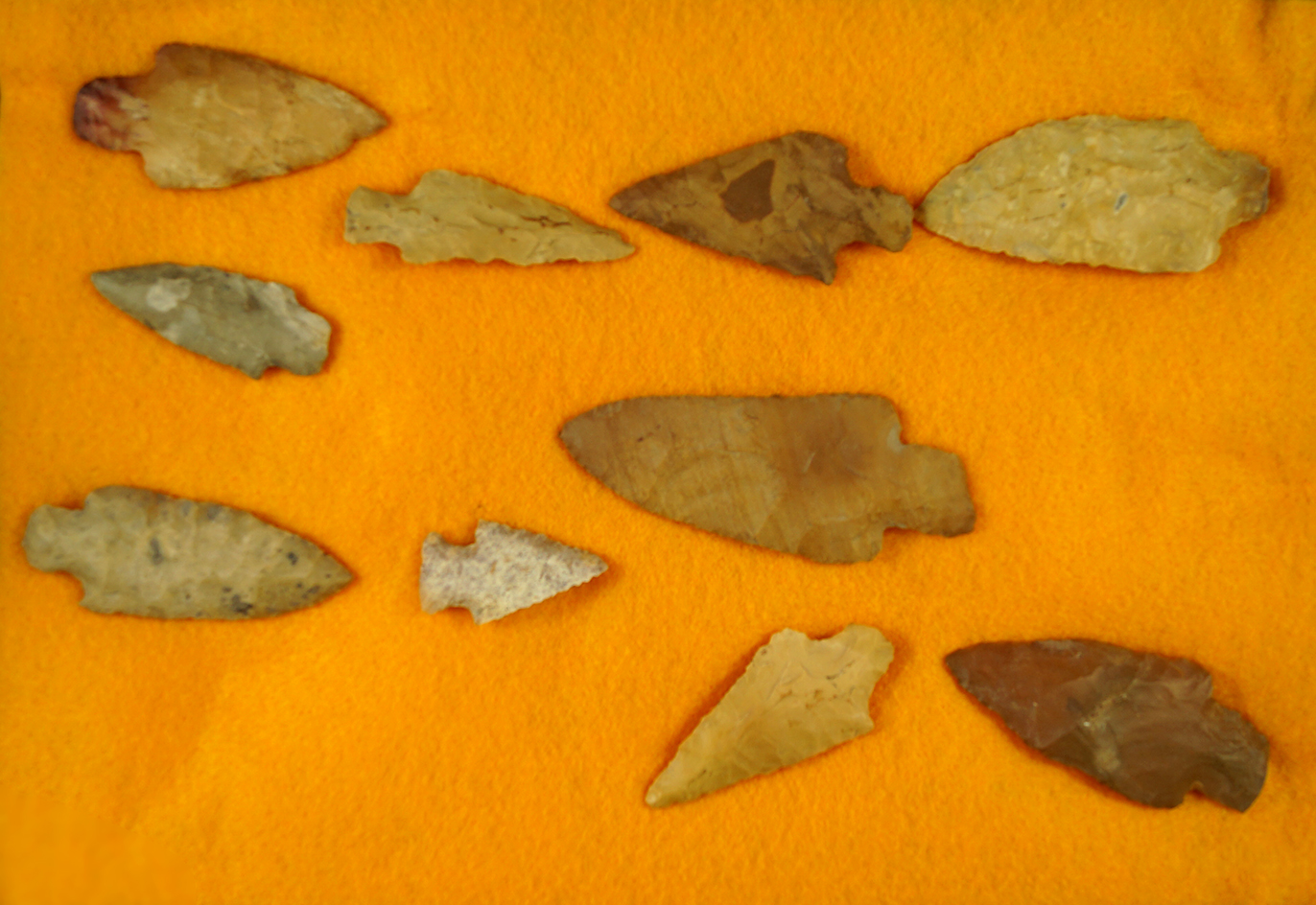 Set of 10 assorted Midwestern arrowheads, largest is 3 1/2".