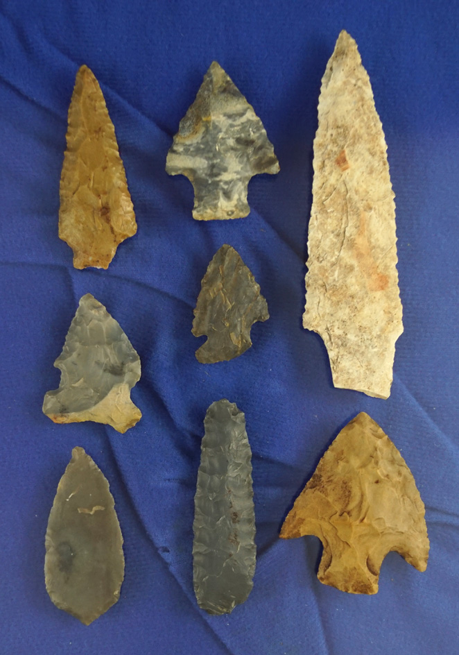 Set of eight assorted Midwestern points and knives, largest is 4 1/8".