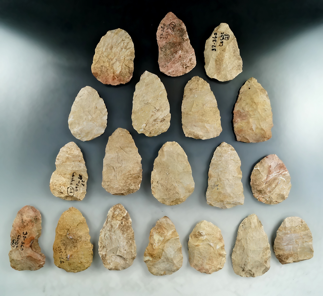 Nice group of cache Blades found together in Kentucky. 19 total, largest is 2 3/4". Ex. Tom Davis.