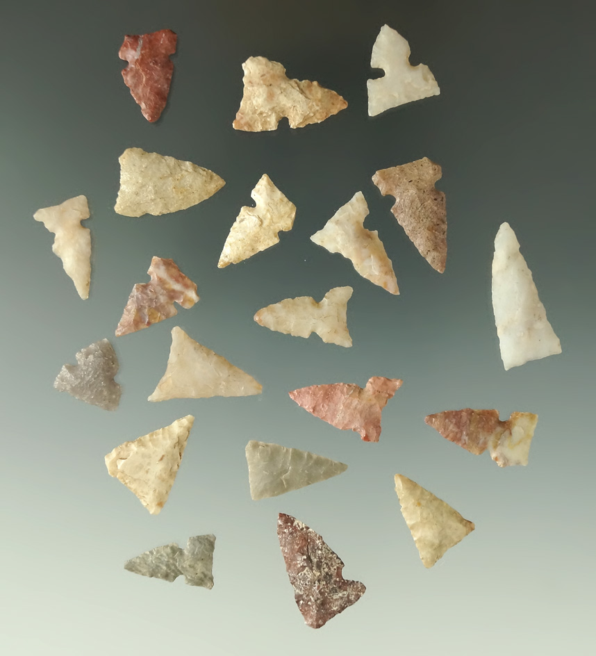 Group of 20 West Texas arrowheads, largest is 1 1/16".