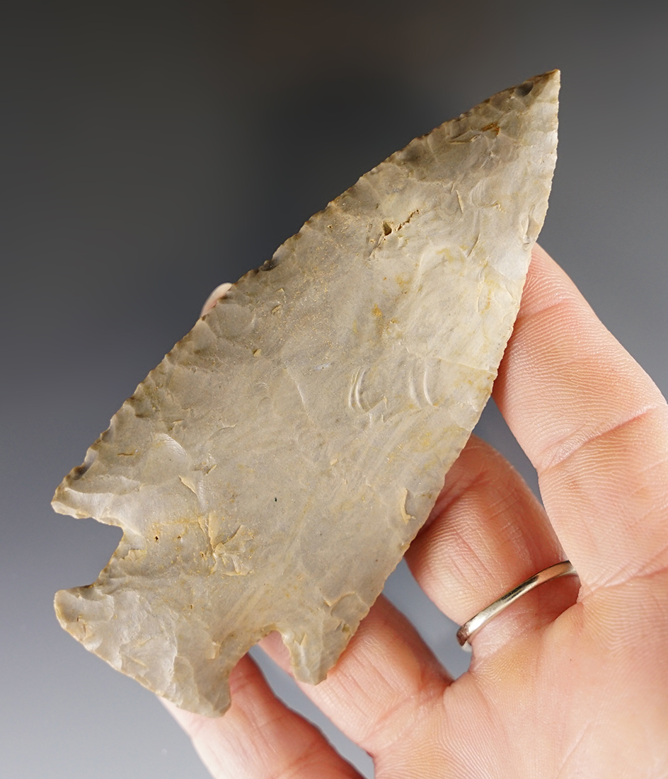 3 7/8" Classic style Knobbed Hardin with excellent flaking and style found in Tennessee.