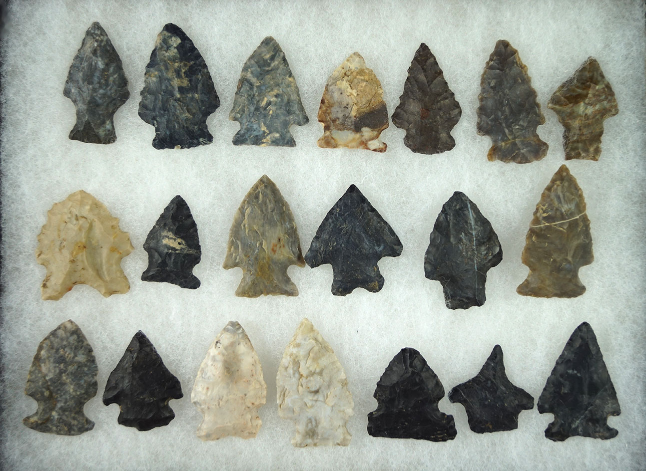 Excellent set of 20 assorted Ohio arrowheads, largest is 1 1/2" purchased at the Vietzen auction.